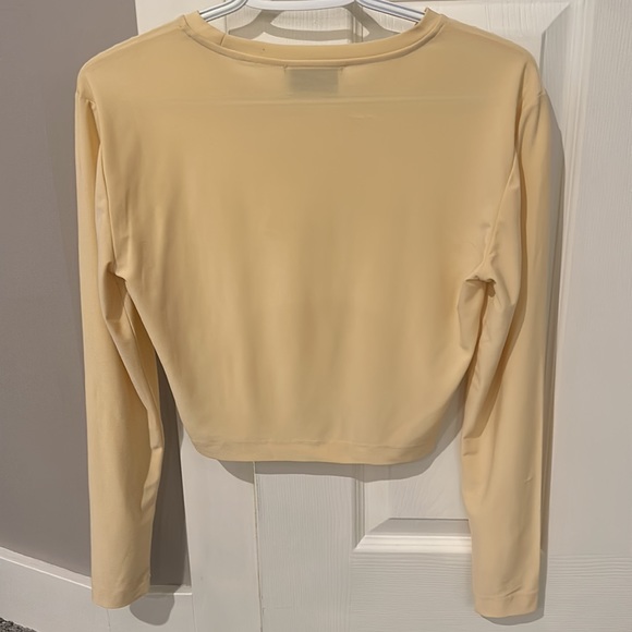 Babaton long sleeve cream crop top, bustier design - Picture 4 of 4